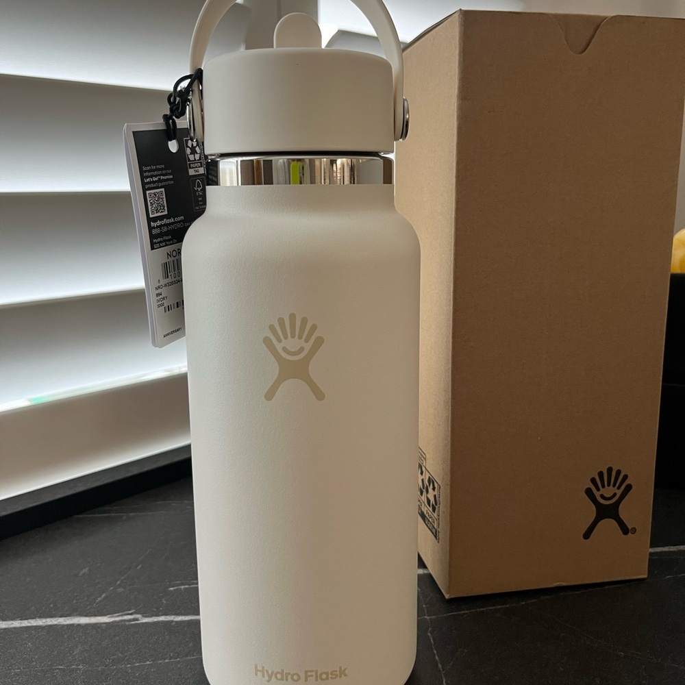 Hydro Flask- 2024 Nordstrom Special Edition- Ivory- 32oz- NWT